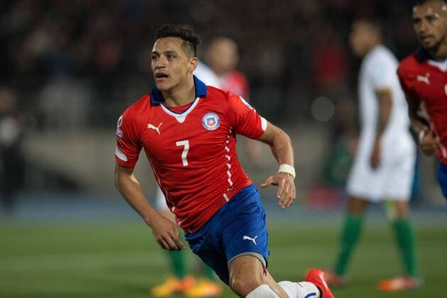 X Chile Bolivia SANTIAGO, CHILE - 06 19 2015: CHILE X BOLIVIA - Alexis Sanchez of Chile celebrates after scoring goal during match between Chile x Bolivia, valid for the third round of the first group phase of the Copa America 2015 held at the National Stadium Julio Mart?nez Pr?danos. (Photo: Marcelo Machado de Melo FotoArena)  MarceloxMachadoxdexMelo
