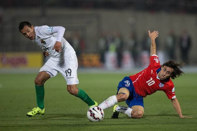 X Chile Bolivia SANTIAGO, CHILE - 06 19 2015: CHILE X BOLIVIA - Bolivia dispute W. Veizaga ball Jorge Valdivia of Chile during match between Chile x Bolivia, valid for the third round of the first group phase of the Copa America 2015 held at the National Stadium Julio Mart?nez Pr?danos. (Photo: Marcelo Machado de Melo FotoArena)  MarceloxMachadoxdexMelo