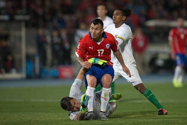 X Chile Bolivia SANTIAGO, CHILE - 06 19 2015: CHILE X BOLIVIA - Gary Alexis Medel from Chile celebrates after scoring goal during match between Chile x Bolivia, valid for the third round of the first group phase of the Copa America 2015 held at the National Stadium Julio Mart?nez Pr?danos . (Photo: Marcelo Machado de Melo FotoArena)  MarceloxMachadoxdexMelo