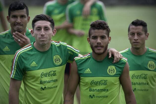 Mexico s national football team players Hector Herrera (L Front) and Jonathan dos Santos (R Front) take part in a training session prior to the 2015 CONCACAF Gold Cup, in Mexico City, capital of M¨¦xico, on June 19, 2015. The 2015 Gold Cup will be held in the United States and Canada on July 7-26, 2015. Alejandro Ayala) (jg) (SP)MEXICO-MEXICO CITY-SOCCER GOLD CUP-TRAINING e AlejandroxAyala 