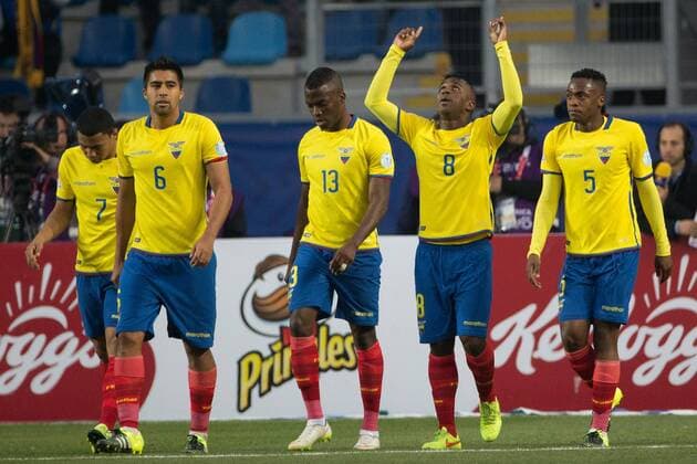 Ecuador s Miller Bolanos (2nd R) celebrates during the Group A match of the Copa America 2015, against Mexico, held in the El Teniente stadium, in Rancagua, on June 19, 2015. Ecuador won 2-1. ) (da) (SP)-RANCAGUA-COPA AMERICA-MEXICO VS ECUADOR PedroxMera 