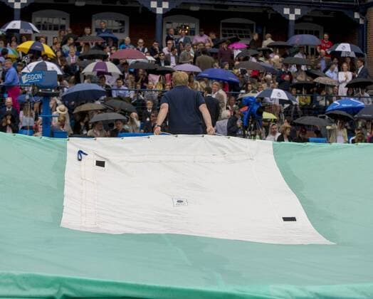 20.06.2015. London, England. Queens Aegon Championship Tennis. The covers are pulled across on centre court resulting in an extended delay to the start of play. xNigelxCookex  ActionPlus11633550