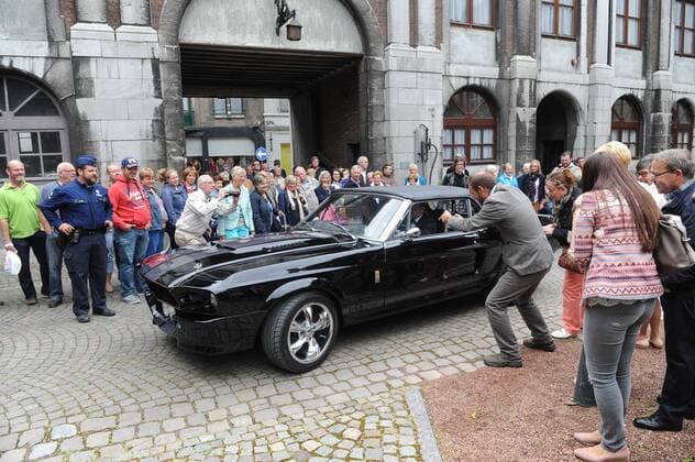 Aktuell Fußball, Simon Mignolet heiratet Freundin Jasmine - Hochzeit von Belgiens Nationaltorwart - SINT-TRUIDEN, BELGIUM: Jasmien and Simon Mignolet drive a Ford Shelby GT 500 after the wedding of Belgian Red Devils keeper Simon Mignolet to Jasmien Claes, in Sint-Truiden, Saturday 20 June 2015. SOPHIExKIP  x04646512x