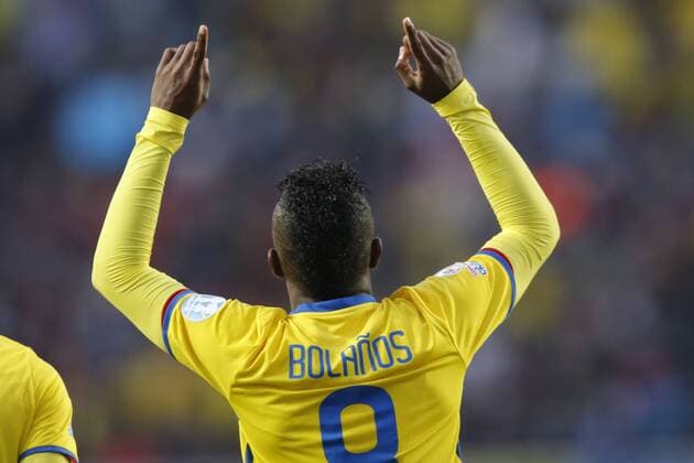 Aktuell Fußball, Copa America, Mexiko - Ecuador Football , Mexico v Ecuador. Copa America 2015 . Ecuador s Miller Bolanos, left, celebrates his goal against Mexico during the match of group C of the 2015 Copa America at El teniente stadium. Rancagua, Chile. 19 06 2015 Marcelo Hernandez Photosport Mexico v Ecuador, Copa America 2015. 