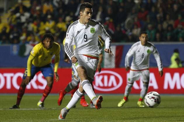 Aktuell Fußball, Copa America, Mexiko - Ecuador Football , Mexico v Ecuador. Copa America 2015 . Mexico s Raul Jimenez, scores his goal against Ecuador during the match of group C of the 2015 Copa America at El teniente stadium. Rancagua, Chile. 19 06 2015 Marcelo Hernandez Photosport Mexico v Ecuador, Copa America 2015. 