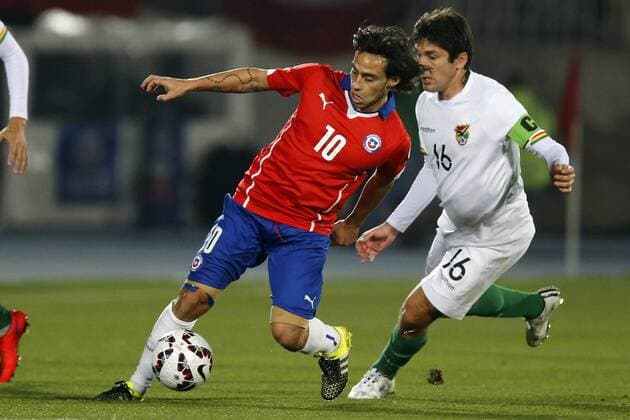 Aktuell Fußball, Copa America, Chile - Bolivien Football , Chile v Bolivia. Copa America Championship 2015 . Chile s player Jorge Valdivia, left, battles for the ball against Ronald Raldes of Bolivia during the group A football match of the 2015 Copa America at the National stadium in Santiago, Chile. 19 06 2015 Andrés Piña Photosport Chile v Bolivia, Copa America 2015. 