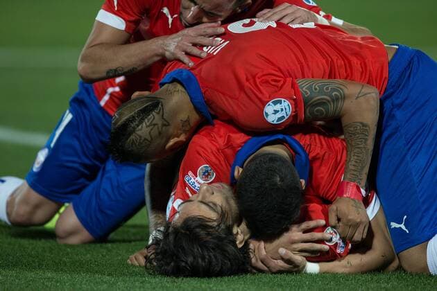 Aktuell Fußball, Copa America, Chile - Bolivien Football , Chile v Bolivia. Copa America Championship 2015 . Chile s player Alexis Sanchez, center, celebrates scoring against Bolivia during the group A football match of the 2015 Copa America at the National stadium in Santiago, Chile. 19 06 2015 Fotoarena Photosport Chile v Bolivia, Copa America 2015. 