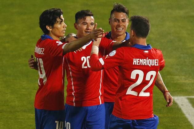 Aktuell Fußball, Copa America, Chile - Bolivien Football , Chile v Bolivia. Copa America Championship 2015 . Chile s player Charles Aranguiz, center, celebrates with teammates scoring against Bolivia during the group A football match of the 2015 Copa America at the National stadium in Santiago, Chile. 19 06 2015 Adrián Aylwin Photosport Chile v Bolivia, Copa America 2015. 
