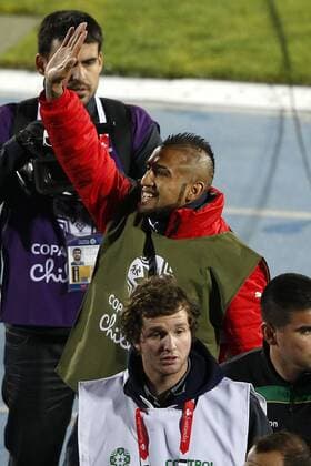 Aktuell Fußball, Copa America, Chile - Bolivien Football , Chile v Bolivia. Copa America Championship 2015 . Chile s player Arturo Vidal, center, leaves the field after the group A of the 2015 Copa America football match against Bolivia at the National stadium in Santiago, Chile. 19 06 2015 Paul Plaza Photosport Chile v Bolivia, Copa America 2015. 