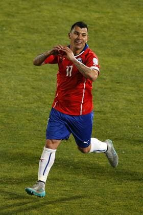 Aktuell Fußball, Copa America, Chile - Bolivien Football , Chile v Bolivia Copa America 2015. Chile s player Gary Medel celebrates his goal against Bolivia during the Copa America Group A, at Nacional stadium. Santiago, Chile. 19 06 2015 Paul Plaza Photosport Chile v Bolivia, Copa America 2015. 