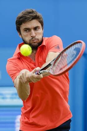 20.06.2015. London, England. Queens Aegon Championship Tennis. Gilles Simon (FRA) versus Kevin Anderson (RSA), Semi-Final match. Gilles Simon in action xCraigxMercerx  ActionPlus11633604
