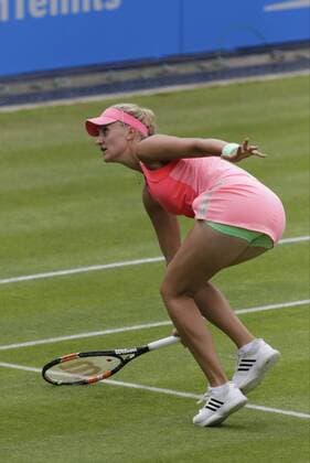 Aktuell Tennis, WTA Turnier in Birmingham, Halbfinale 20.06.2015. Birmingham, England. Aegon Classic Tennis Tournament. Kristina Mladenovic (Fra) digs deep at the net in semi-final action against Karolina Pliskova (Cze). Pliskova (Cze) won 6-2, 7-6. xAlanxMartinx  ActionPlus11633657