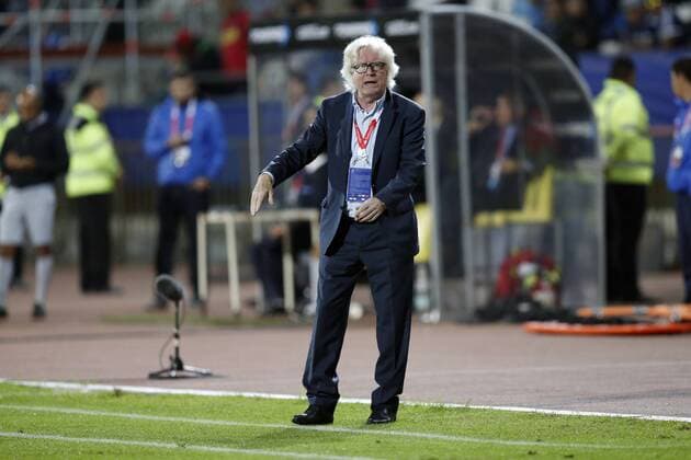 Football, Paraguay v s Jamaica.Copa America 2015. Jamaica s coach Winfried Schäfer instructs his players against Paraguay during the Copa America Group B football match held at the Calvo y Bascunan stadium in Antofagasta, Chile.16 06 2015Pedro Tapia Photosport Futbol,Paraguay vs Jamaica. 