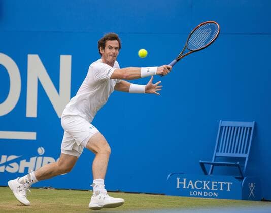 Aktuell Tennis, ATP Turnier im Queen s Club, Halbfinale 20.06.2015. London, England. Queens Aegon Championship Tennis. Andy Murray (GBR) stretches for the ball to plays a backhand shot in his semifinal match against Viktor Troicki (SRB). xNigelxCookex  ActionPlus11633797