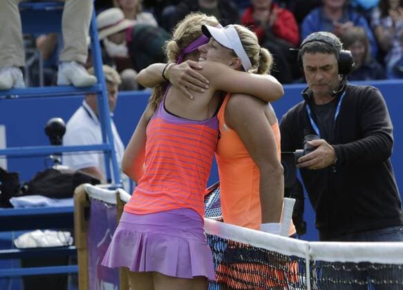 20.06.2015. Birmingham, England. Aegon Classic Tennis Tournament. Angelique Kerber (Ger) (right) consoles Sabine Lisicki (Ger) (left) after her semi-final win over her. Kerber won in straight sets 6-3, 6-3. xAlanxMartinx  ActionPlus11633807