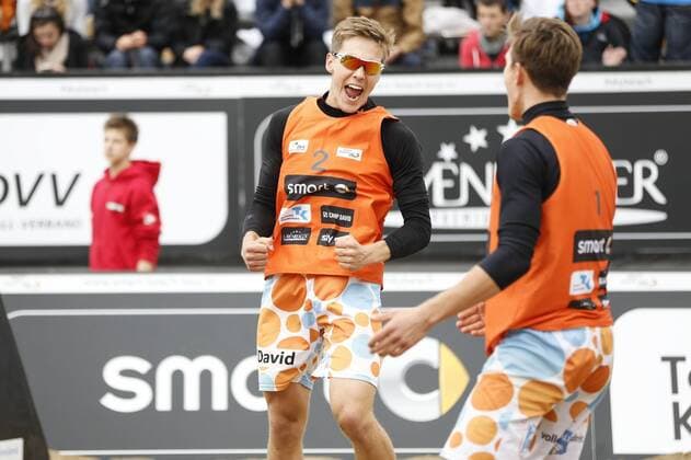 Beachvolleyball: smart beach tour Dresden 2015, Bennet Poniewaz (r.) und David Poniewaz (l.) (KMTV Eagles Kiel), xHOCHxZWEIx xThomasxVictorx