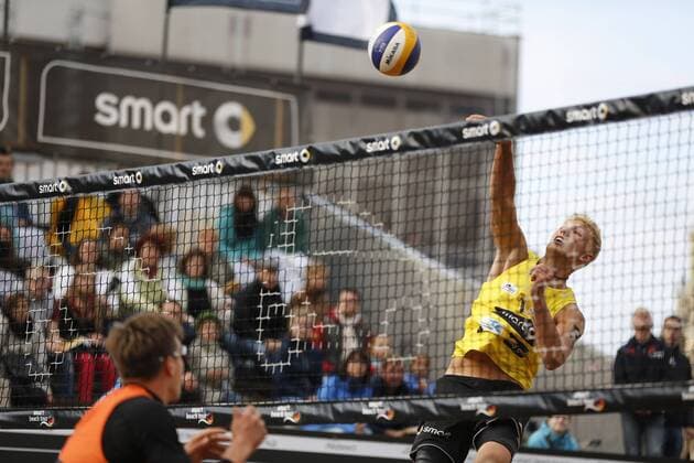 Beachvolleyball: smart beach tour Dresden 2015, Tim Holler (SV Feldbach), xHOCHxZWEIx xThomasxVictorx