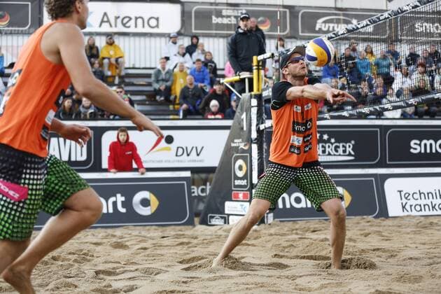 Beachvolleyball: smart beach tour Dresden 2015, Sebastian Dollinger (r.) (Hamburger SV) und Marcus Popp (l.) (San Yuan (ARG)), xHOCHxZWEIx xThomasxVictorx