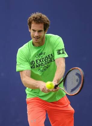 Aktuell Tennis, Andy Murray Training im Motivationsshirt, ATP Turnier im Queen s Club 20 June 2015: Andy Murray (GBR) warming up before his Singles Semi Final match during the AEGON Championship at the Queen s Club in London, UK. TENNIS: JUN 20 Aegon Championship Icon1506203323 EDITORIAL USE ONLY