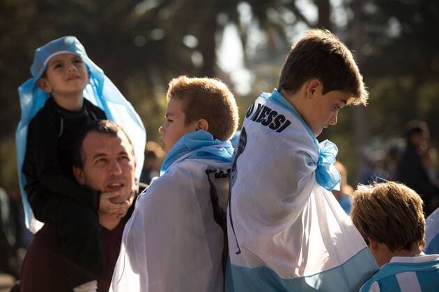Aktuell Fußball, Copa America, Argentinische Fans stimmen sich auf das Spiel gegen Jamaica ein Argentina-Jamaica VINA DEL MAR, CHILE - 06 20 2015: ARGENTINA X JAMAICA - fans before match between Argentina-Jamaica, valid for the third round of the first phase of group B Copa America 2015 held at the Estadio Sausalito. (Photo: Marcelo Machado de Melo FotoArena)  MarceloxMachadoxdexMelo