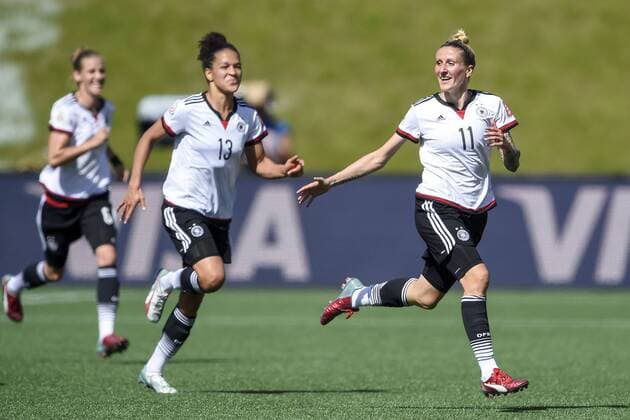 June 20, 2015 - Ottawa, Kanada - 150620 Celia Sasic - Anja Mittag - Achtelfinale WM - GER - SWE - Frauenfussball Damen Fussball - ..Foto: CarlSandin BILDBYRAN kod CS 57697 News - June 20, 2015  - ZUMAb138