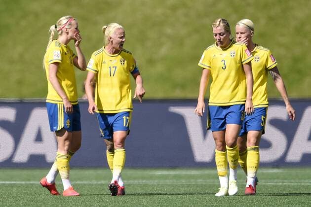June 20, 2015 - Ottawa, Kanada - 150620 SWE Amanda Ilestedt, Caroline Seger , Linda Sembrant - Nilla Fischer - - Achtelfinale WM - GER - SWE - Frauenfussball Damen Fussball - ..Foto: CarlSandin BILDBYRAN kod CS 57697 News - June 20, 2015  - ZUMAb138