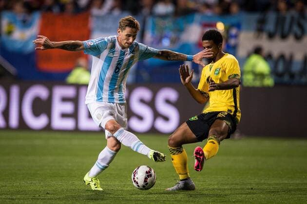 Argentina-Jamaica VINA DEL MAR, CHILE - 06 20 2015: ARGENTINA X JAMAICA - L. Biglia of Argentina dispute ball G. McCleary Jamaica during match between Argentina-Jamaica, valid for the third round of the first phase of group B Copa America 2015 held at the Estadio Sausalito. (Photo: Marcelo Machado de Melo FotoArena)  MarceloxMachadoxdexMelo