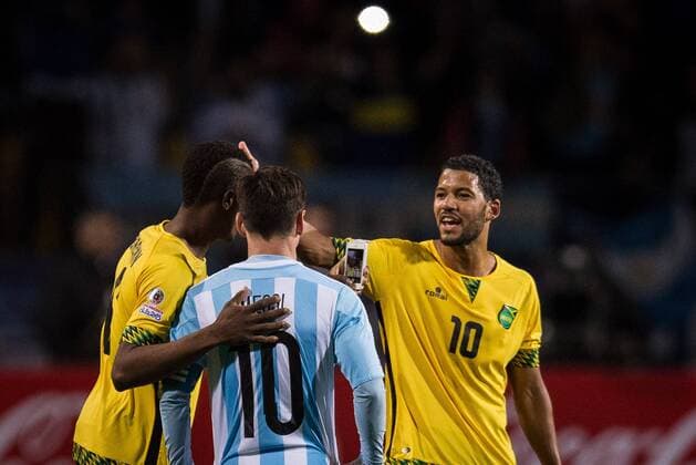 Argentina-Jamaica VINA DEL MAR, CHILE - 06 20 2015: ARGENTINA X JAMAICA - Jamaica Players ask photo with Lionel Messi of Argentina during the match between Argentina-Jamaica, valid for the third round of the first phase of group B Copa America 2015 held at the Estadio Sausalito . (Photo: Marcelo Machado de Melo FotoArena)  MarceloxMachadoxdexMelo