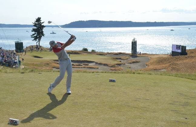 Aktuell Golf, US Open, Tag 3 Dustin Johnson hits from the 12th tee during the third round of the 115th U.S. Open Championship at Chambers Bay on June 20, 2015 in University Place, Washington.  SEA20150620056 KEVINxDIETSCH