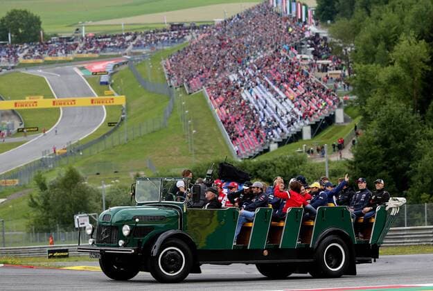 FORMULA 1 - GP of Austria 2015 SPIELBERG,AUSTRIA,21.JUN.15 - MOTORSPORTS, FORMULA 1 - Grand Prix of Austria, Red Bull Ring. Image shows drivers at the drivers parade. GEPAxpictures xChristianxWalgram