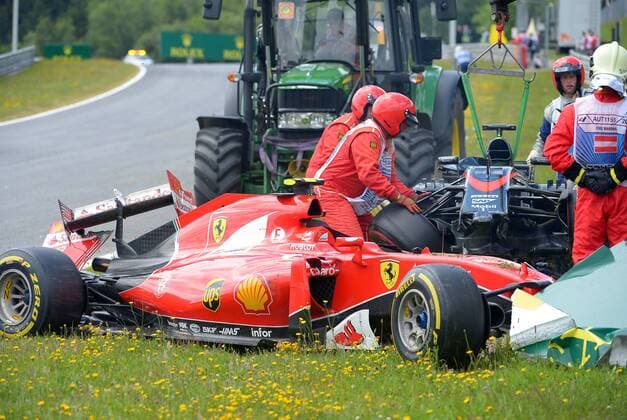 FORMULA 1 - GP of Austria 2015 SPIELBERG,AUSTRIA,21.JUN.15 - MOTORSPORTS, FORMULA 1 - Grand Prix of Austria, Red Bull Ring. Image shows Kimi Raikkonen (FIN Scuderia Ferrari) and Fernando Alonso (ESP McLaren Honda). Keywords: Crash. GEPAxpictures xGuenterxFloeck
