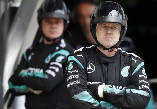Motorsports: FIA Formula One World Championship WM Weltmeisterschaft 2015, Grand Prix of Austria, mechanic of Mercedes AMG Petronas Formula One Team xHOCHxZWEIx