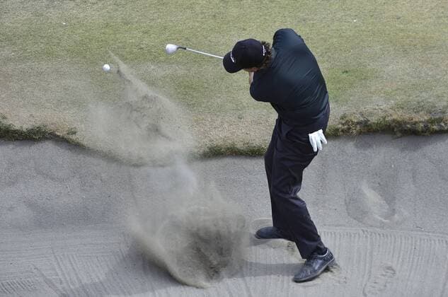 June 21, 2015..Phil Mickelson hits out of a sand trap on to the 10th green during round 4 at the U.S. Open at Chambers Bay, University Place, Washington. . .George Holland Cal Media. PGA Golf Herren Tour 2015: US Open Round 4 JUN 21 - ZUMAch4_