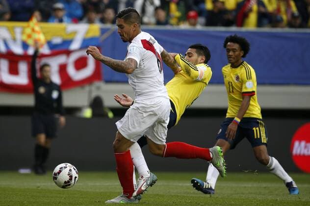 Football, Colombia v Peru. Copa America 2015. Colombia s player Ramadel Falcao, right, battles for the ball against Juan Vargas of Peru during the Copa America Group C, at German Becker stadium. Temuco. 21 06 2015 DragomirYankovic Photosport Colombia v Peru, Copa America 2015. 