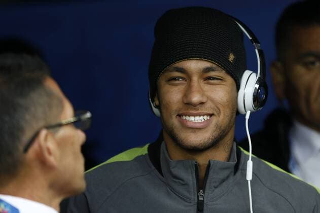 Football , Brazil v Venezuela. Copa America Championship 2015 . Brazil s player, Neymar, attends to the group C football match of the 2015 Copa America against Venezuela at the Monumental stadium in Santiago, Chile. 21 06 2015 AndresPina Photosport Brasil v Venezuela, Copa America 2015. 