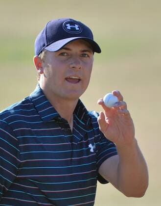 Aktuell Golf, Jordan Spieth gewinnt US Open Jordan Spieth holds the ball after a birdie on the 18th hole of the fourth round of the 115th U.S. Open Championship at Chambers Bay on June 21, 2015 in University Place, Washington. Spieth won the 2015 US Open by one stroke with five under par.  SEA2015062155 KEVINxDIETSCH