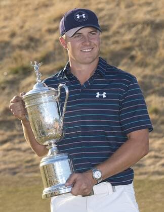 Aktuell Golf, Jordan Spieth gewinnt US Open Jordan Spieth holds trophy after winning the 115th U.S. Open Championship at Chambers Bay on June 21, 2015 in University Place, Washington. Spieth won by one stroke with five under par.  SEA2015062163 KEVINxDIETSCH