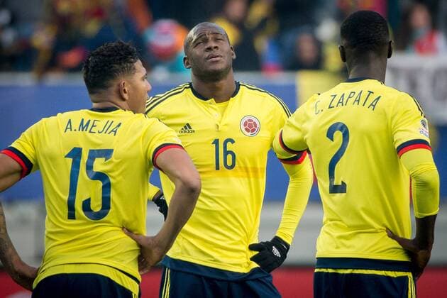 Colombia s Alexander Mejia (L), Victor Ibarbo (C) and Cristian Zapata (R) react during a Group C match against Peru at the 2015 America Cup, held at German Becker in Temuco, Chile, July 21, 2015. The match ended with 0-0. Pedro Mera) (vf) (SP)CHILE-TEMUCO-COPA AMERICA-COLOMBIA VS PERU LuisxEcheverria 