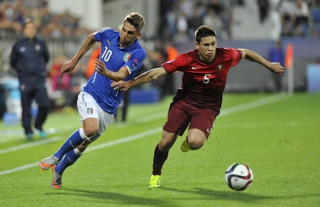From left Domenico Berardi of Italia and Raphael Guerreiro of Portugal in action during the Euro U21 U 21 soccer championship group B match Italy vs Portugal in Uherske Hradiste, Czech Republic, June 21, 2015. (CTKxPhoto DaliborxGluck) CTKPhotoP201506210613201  dg 012