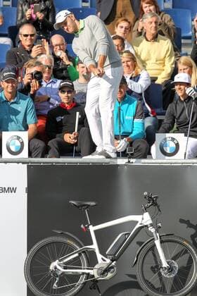 Moosinning Maximilian Kieffer (GER) schlaegt beim Show Event von der Tribuene ab , BMW International Open 2015, Show Event, Golf, 23.06.2015 Copyright: Kolbert xEibner-Pressefoto EP_ckt