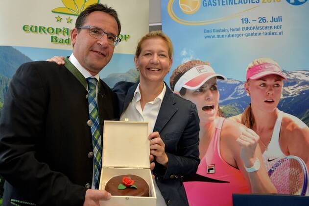 TENNIS - WTA Tennis Damen Nuernberger Gastein Ladies SALZBURG,AUSTRIA,24.JUN.15 - TENNIS - WTA Tour, Nuernberger Gastein Ladies, press conference PK Pressekonferenz Image shows Dieter Wernitznig (Europaeischer Hof Gastein) and tournament director Sandra Reichel. GEPAxpictures xFlorianxErtl