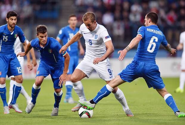 Aktuell Fußball, U21-EM, England - Italien 2015.06.24 OLOMOUC FOOTBALL UNDER 21 CHAMPIONSHIP CZECH REPUBLIC 2015 ENGLAND VS ITALY Marco Benassi Lorenzo Crisetig HARRY KANE Alessio Romagnoli 2015.06.24  20150624LUK028