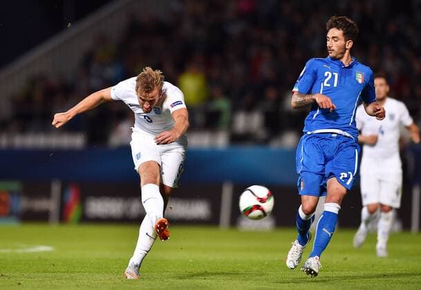Aktuell Fußball, U21-EM, England - Italien 2015.06.24 OLOMOUC FOOTBALL UNDER 21 CHAMPIONSHIP CZECH REPUBLIC 2015 ENGLAND VS ITALY HARRY KANE Danilo Cataldi 2015.06.24  20150624LUK060