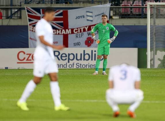 Aktuell Fußball, U21-EM, England - Italien England s Jack Butland looks on dejected at the final whistle England v Italy- UEFA Under 21 s - Ander Stadium - Czech Republic - 24th June 2015 - Picture David Klein Sportimage EDITORIAL USE ONLY. No use with unauthorised audio, video, data, fixture lists, club league logos or live services. Online in-match use limited to 120 images, no video emulation. No use in betting, games or single club league player publications.