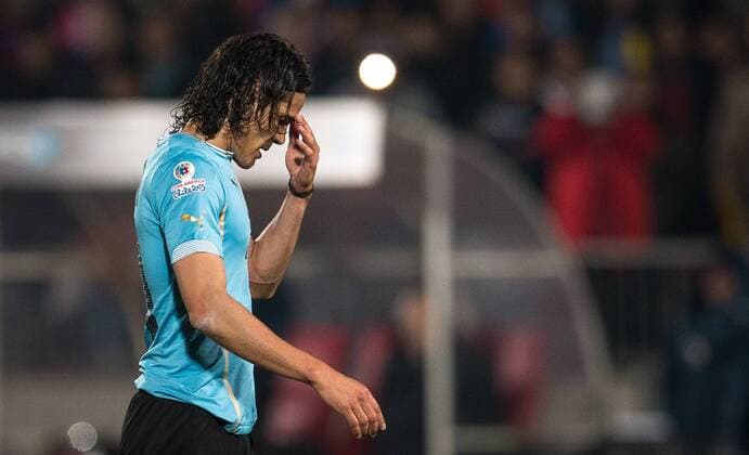 Chile-Uruguay SANTIAGO, CHILE - 24 06 2015: CHILE X Edinson Cavani of Uruguay is sent off after receiving yellow and red later, after friction with Gonzalo Jara of Chile during the match between Brazil vs Colombia, valid for the quarterfinals of the Copa America 2015 held at the National Stadium Julio Mart?nez Pr?danos. (Photo: Marcelo Machado de Melo FotoArena)  MarceloxMachadoxdexMelo