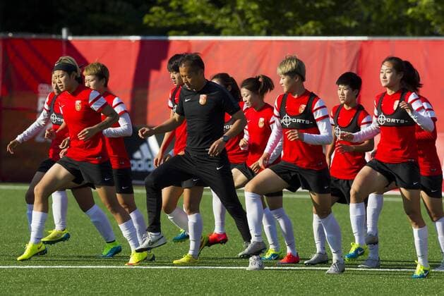 Aktuell Fußball, Damen WM, Training Nationalmannschaft China (150625) -- OTTAWA, 2015 -- Players of China take part in a training session in Ottawa, Canada, June 24, 2015. China will play the United States in their quarterfinal of 2015 FIFA Women s World Cup on June 26. ) (SP)CANADA-OTTAWA-FIFA-WOMEN S WORLD CUP-TRAINING SESSION-CHINA ZouxZheng 