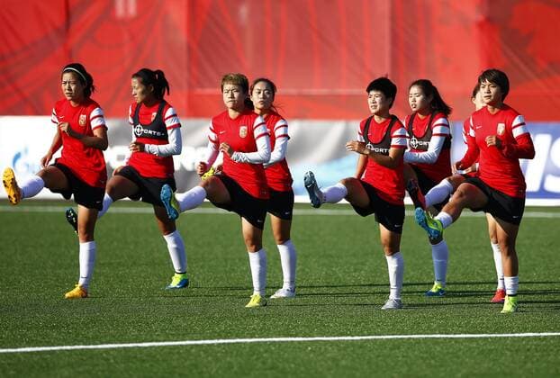 Aktuell Fußball, Damen WM, Training Nationalmannschaft China (150625) -- OTTAWA, 2015 -- Players of China take part in a training session in Ottawa, Canada, June 24, 2015. China will play the United States in their quarterfinal of 2015 FIFA Women s World Cup on June 26. ) (SP)CANADA-OTTAWA-FIFA-WOMEN S WORLD CUP-TRAINING SESSION-CHINA DingxXu 