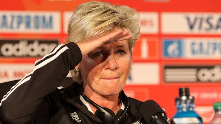 Silvia Neid (Trainerin, Coach, Deutschland) blickt auf das Spiel gegen die Französinnen voraus, auf der Pressekonferenz vor dem Viertelfinale gegen Frankreich, Fussball, FIFA Frauen-WM 2015, Pressekonferenzen, xozx