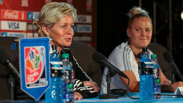 v.li.: Silvia Neid (Trainerin, Coach, Deutschland), Leonie Maier (Deutschland), auf der Pressekonferenz vor dem Viertelfinale gegen Frankreich, Fussball, FIFA Frauen-WM 2015, Pressekonferenzen, xozx