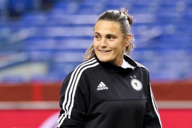 Nadine Angerer (Torwart, Deutschland), Freude, freundlich, fröhlich, strahlend, optimistisch, beim Training vor dem Viertelfinale zwischen Deutschland und Frankreich, Fussball, FIFA Frauen-WM 2015, Abschlusstraining im Stadion, xozx